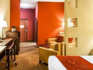Comfort East Route 66 And I-40 Hotel